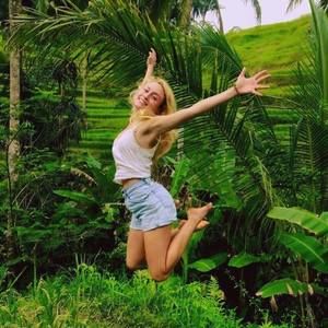 Meet your Posher, Stephanie